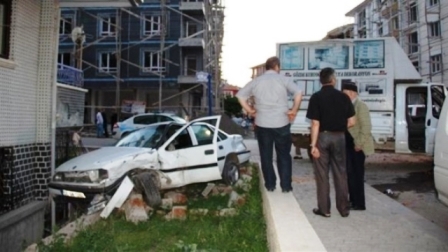 Kamyonet ile Otomobil carpisti 2 Yarali