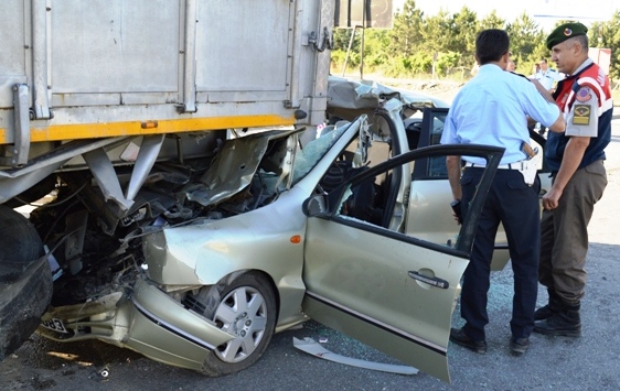 cubuk trafik kazasinda 3 kisi olu 1 yarali